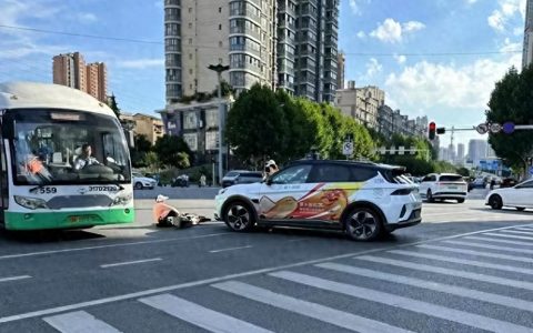 0321f1d6c13d4b6f82eb56e94934189d~noop